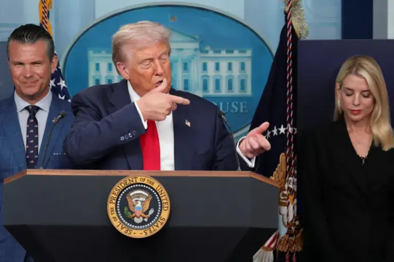 2025-08-11T224337Z_1919670141_RC245GA0Q08Q_RTRMADP_3_USA-TRUMP-CRIME-1754966238