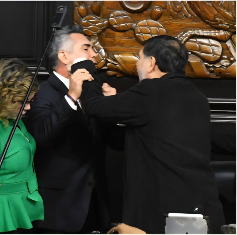 Norona-y-Alito-Moreno-se-pelean-en-sesion-del-Congreso