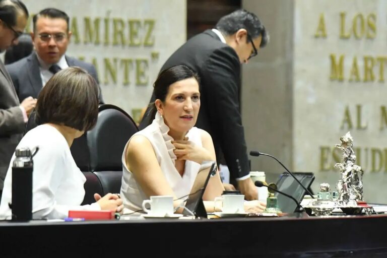 aceptan-diputados-de-morena-que-kenia-lopez-presida-la-mesa-directiva_70572679-7d0c-4ac7-a304-e7b088bcf778_media